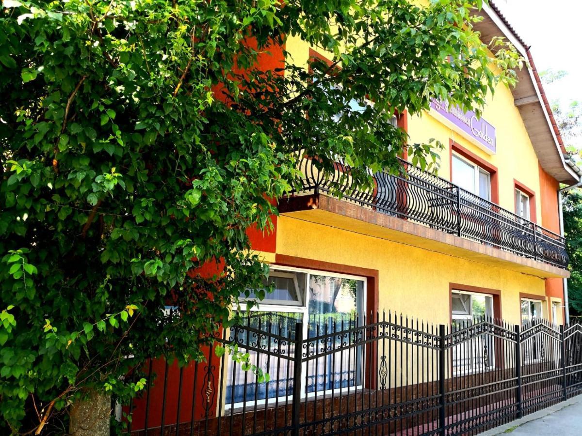 Golden Pension Targu Jiu Exterior photo