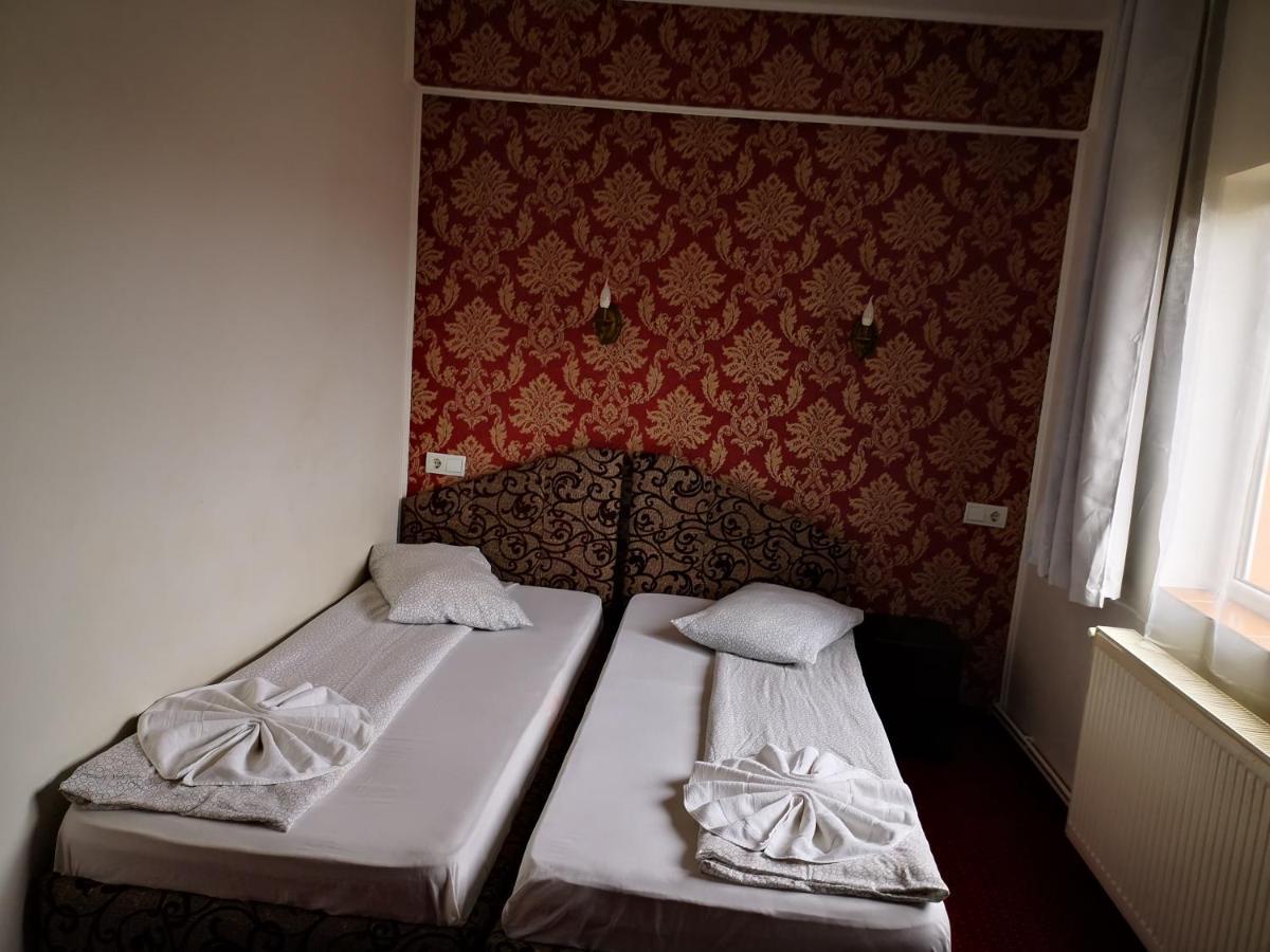 Golden Pension Targu Jiu Exterior photo