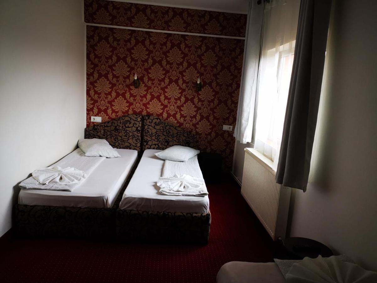 Golden Pension Targu Jiu Exterior photo